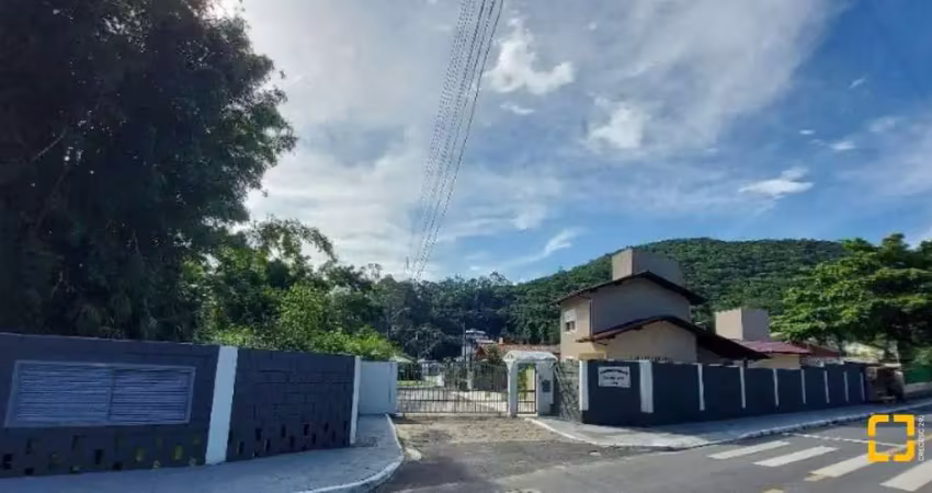 Brognoli vende- terreno em condomínio fechado no bairro sambaqui