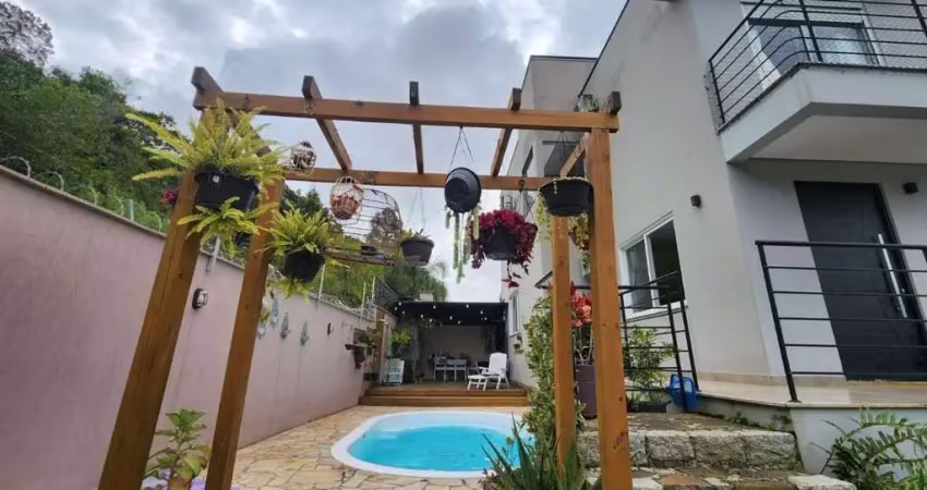Casa 3 suíte, piscina, moderna e com localização privilegiada