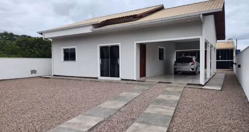 Casa de 03 dormitórios no bairro praia de fora em palhoça-sc