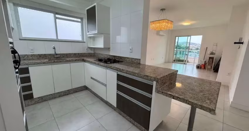 Amplo apartamento de 3 dormitórios e garagem na pedra branca - palhoça/sc