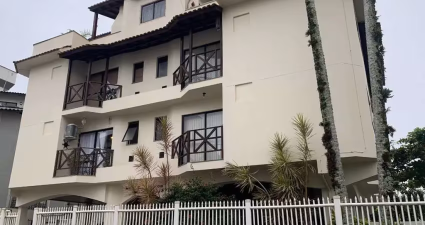 Brognoli vende cobertura em canasvieiras a poucos passos do mar