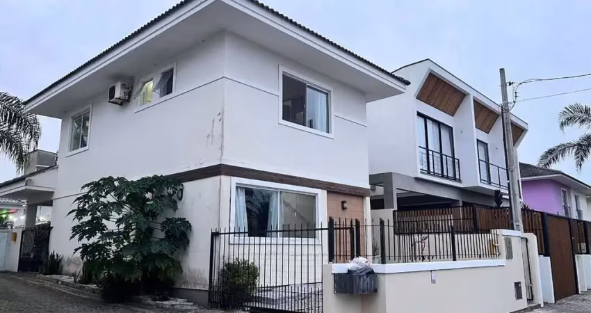 Casa com 3 quartos à venda na Rua Azálea Rosa, 72, Campeche, Florianópolis