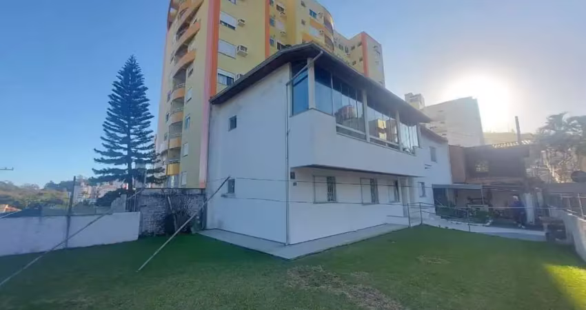 Casa com 4 quartos à venda na Rua Francisco Goulart, Trindade, Florianópolis