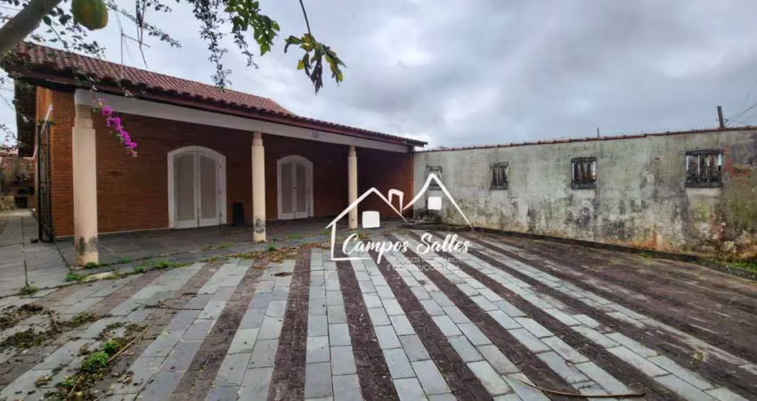 Casa com 3 quartos à venda na Rua Piratinins, 323, Estância Balneária Maria Helena Novaes, Peruíbe