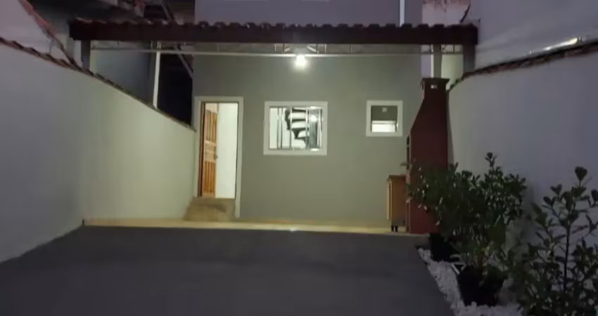 Sobrado com 3 dormitórios com 125m² em condomínio fechado na zona leste de sjc