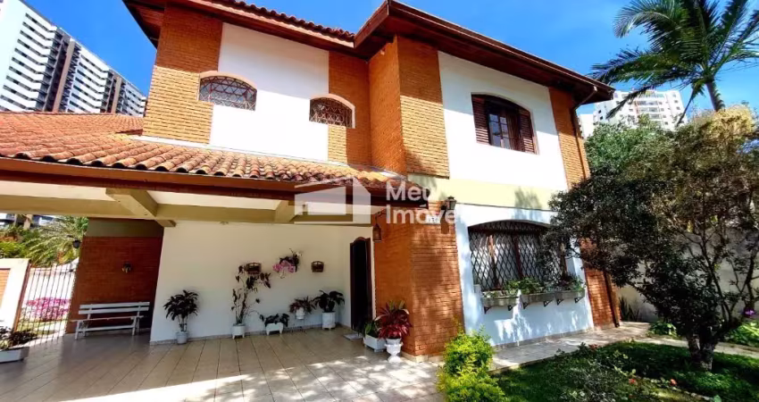 Sobrado alto padrão com 3 suítes e quintal amplo no jardim esplanada