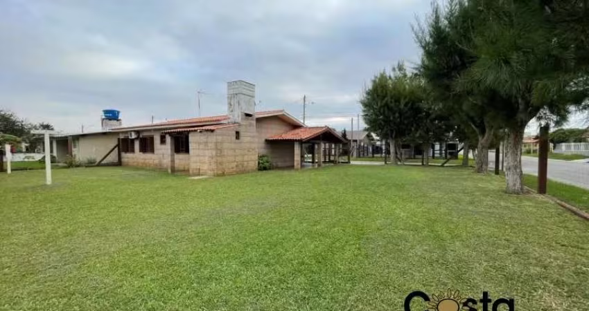 Casa Próximo do Mar com 2 Terrenos em Nova Tramandaí
