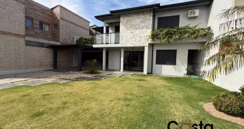 Sobrado mobiliado e decorado com piscina em tramandaí