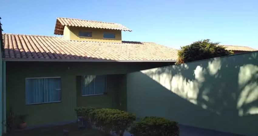 Casa à venda na Praça Doutor Carlos Versiani, Centro, Montes Claros