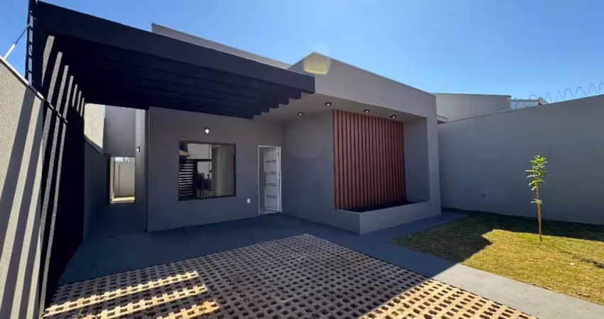 Casa com 3 qtos sendo 01 suíte com sistema de segurança luxo e amplitude