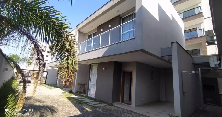 MAGNÍFICO TRIPLEX NO CONDOMÍNIO ILHA DE CAPRI,A VENDA NO BALN.RAINHA DO MAR