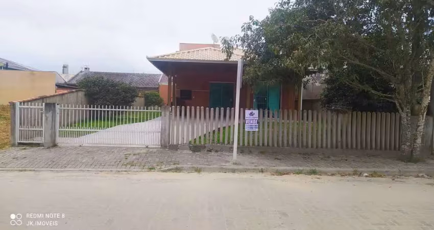 BELÍSSIMA CASA BEM LOCALIZADA, A VENDA NO LOTEAMENTO PRINCIPE EM ITAPOÁ SC