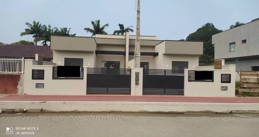BELÍSSIMA CASA NOVA COM PISCINA, A VENDA NO BALNEÁRIO ESTRELAS - ITAPOÁ-SC