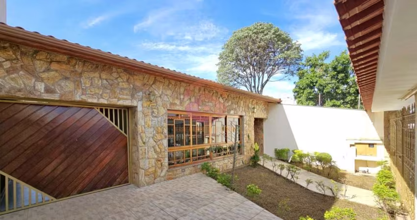 Casa Térrea para Venda em Guarulhos, Vila Galvão, 3 dormitórios, 1 suíte, 2 banheiros, 8 vagas