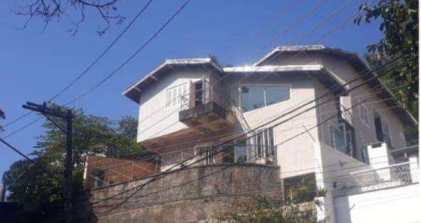 Sobrado em condomínio à venda | 300m² | 4 dormitórios | 3 suítes | 3 vagas - Jardim Ibiratiba - São Paulo/SP