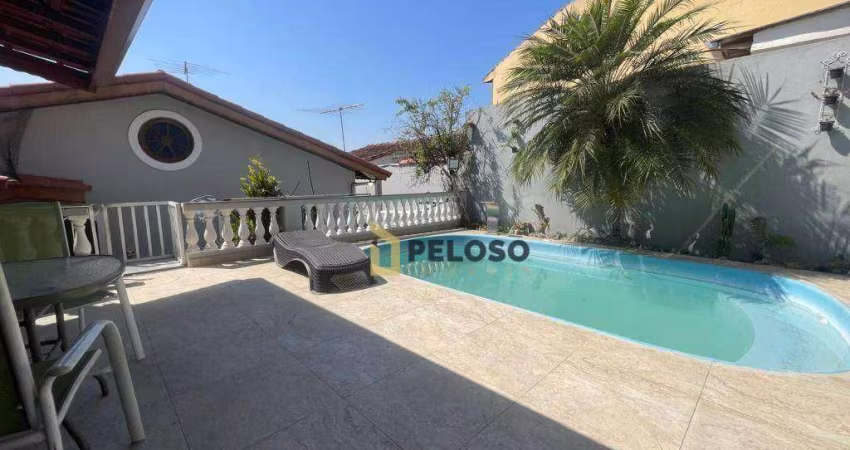 Casa térrea à venda 370m2 de área útil /nos fundos uma casa com 110m2, totalizando 4 dormitórios / 1 suíte / 3 vagas de garagem / Palmas do Tremembé