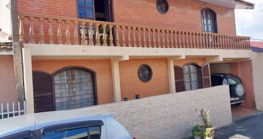 Sobrado à venda no bairro Boqueirão - Curitiba/PR