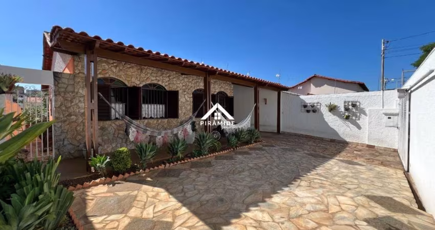 Casa com 4 quartos à venda na Rua Apucarana, 375, Ouro Preto, Belo Horizonte