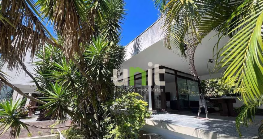 Casa com 4 dormitórios à venda, 390 m² por R$ 1.750.000,00 - Itaipu - Niterói/RJ