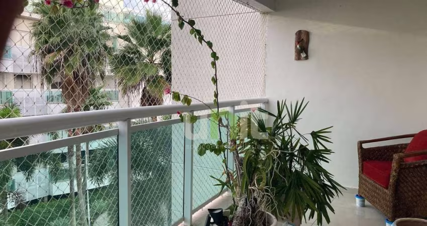 Apartamento com 3 dormitórios à venda, 102 m² por R$ 1.200.000,00 - Camboinhas - Niterói/RJ