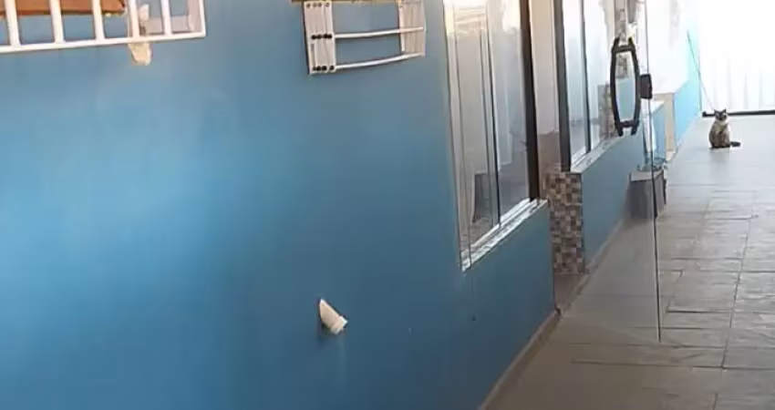 1 quarto, sala , cozinha banheiro, não é lado praia, mais é perto