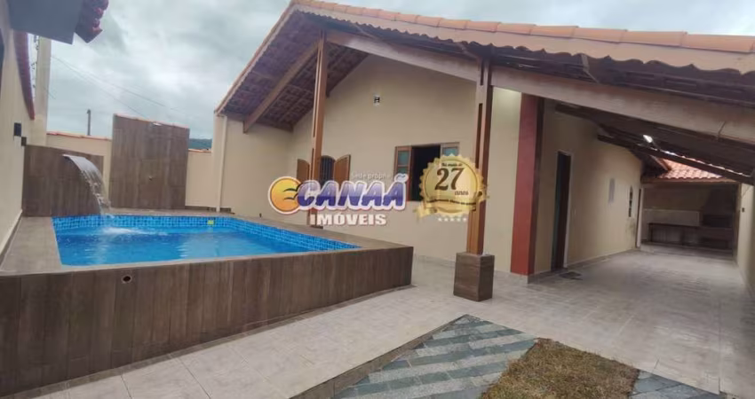 Linda Casa a venda em Mongaguá, Lote inteiro, com piscina!