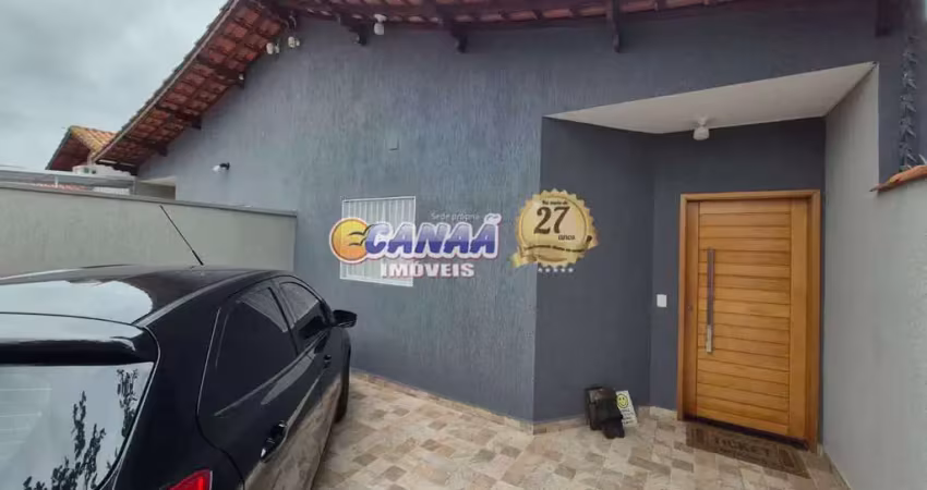 Linda casa disponível em Mongaguá. Seu novo lar espera por você