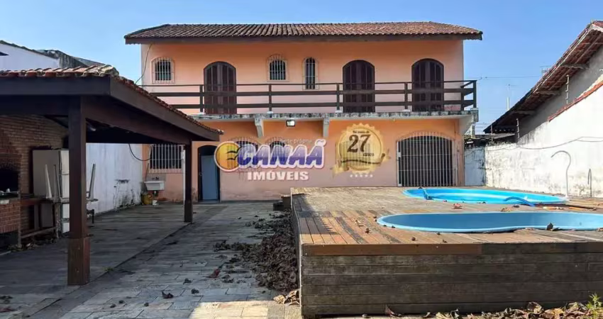 Sobrado à venda em mongaguá- com piscina e amplo quintal!
