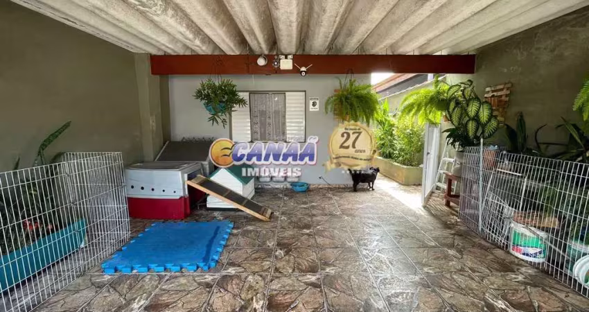 Casa no litoral com 2 quartos, vagas cobertas e espaço gourmet!