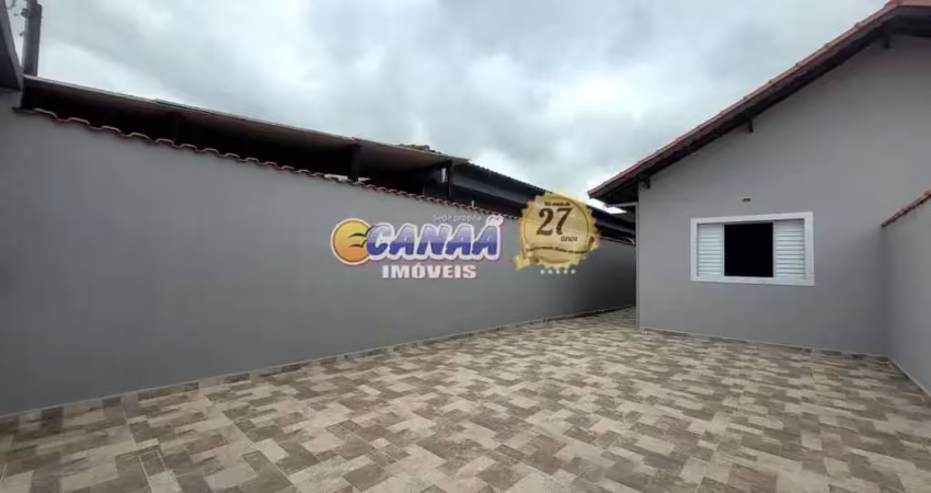 Linda casa com piscina e 3 dormitórios à venda em mongaguá-sp!