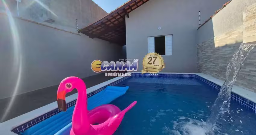 Casa nova à venda em mongaguá! com piscina e ótimo acabamento!