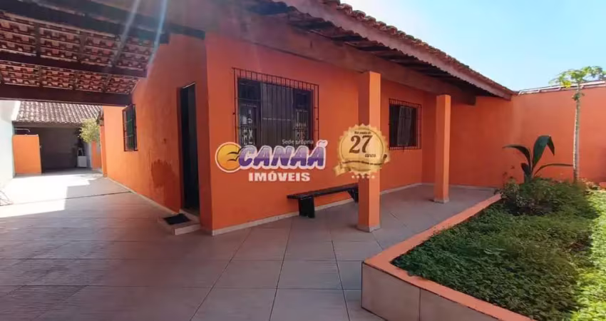Espaçosa casa à venda em itanhaém - sp - com edícula e jardim!!!
