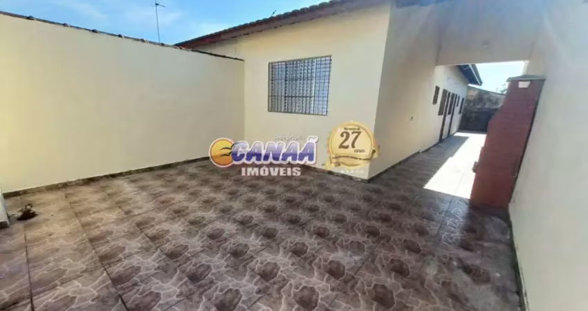 Casa na praia de mongaguá 2 dormitórios. 269.900 aceita financiamento