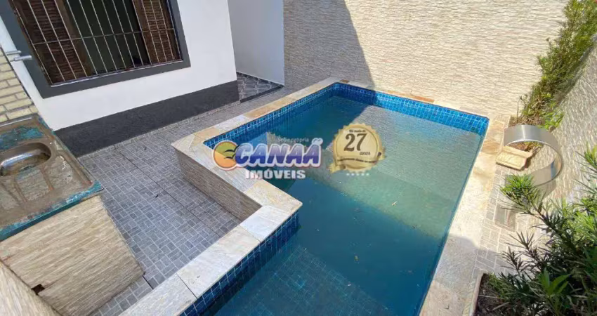 Casa na praia de itanhaém, linda piscina e churrasqueira. oportunidade!