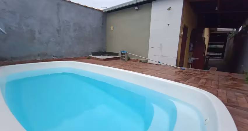 Casa na praia de mongaguá com piscina _ oportunidade!!!