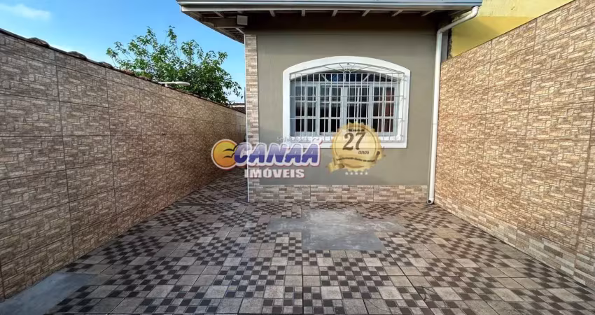 Linda casa à venda em mongaguá com piscina- litoral sul de sp!!!