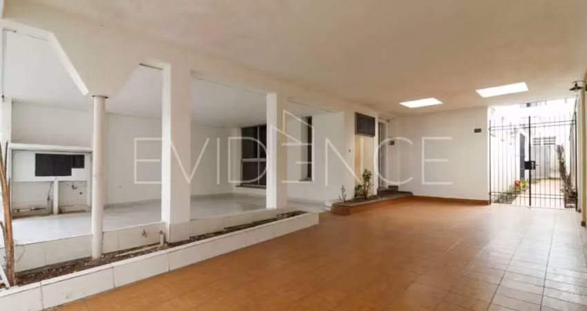 Casa térrea no tatuapé, 3 vagas, próximo a praça silvio romero.