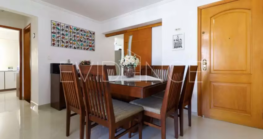 Apartamento de 67 m² com 3 dormitórios, 1 vaga, reformado e mobiliado próximo ao metrô