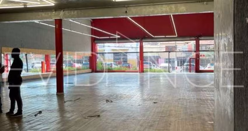 Aluga-se Salão Comercial no Tatuapé com 600m² de vão livre com 200m² de mezanino
