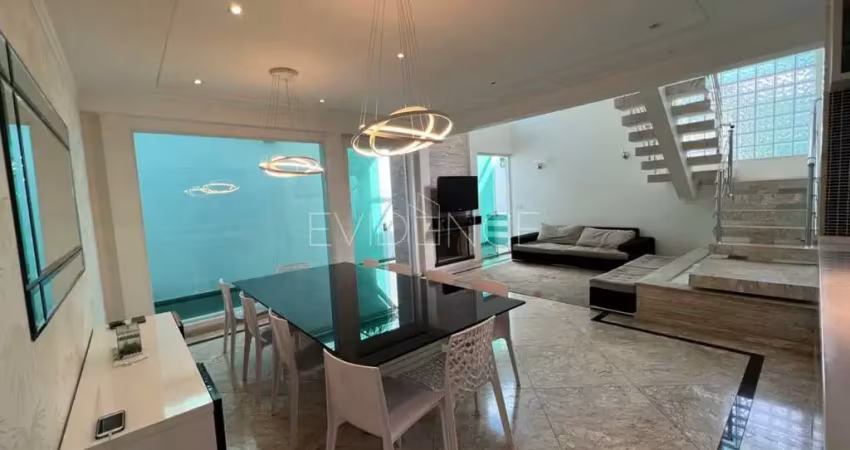Casa alto padrão à venda Vila Santa Isabel com 3 suítes - 2 vagas