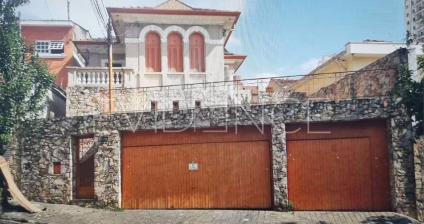 ALUGA-SE SOBRADO  com 3 dormitórios, banheiros 2 vagas na Mooca