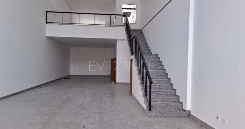 ALUGA-SE Salão Comercial  com 280m², no bairro da Vila Matilde, com mezanino 1 banheiro PNE