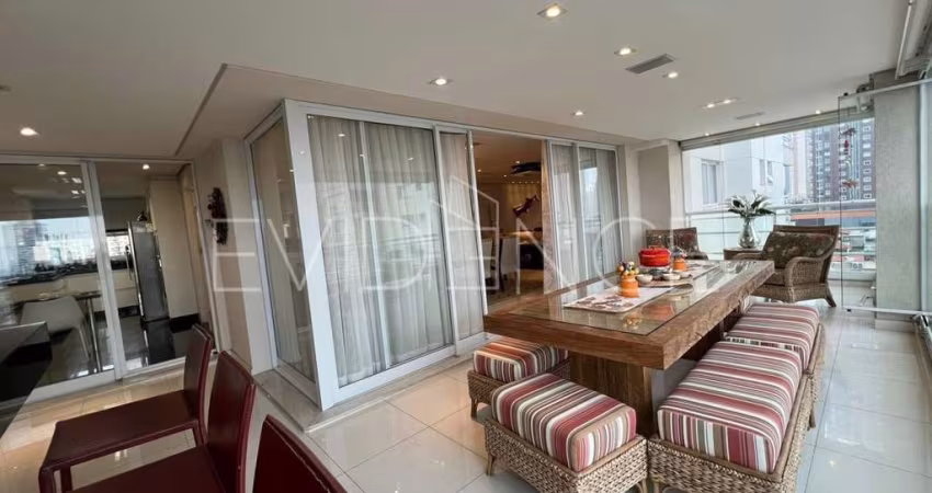 Apartamento à venda, finamente decorado com 3 suítes, 4 vagas 224 metros no alto do Tatuapé