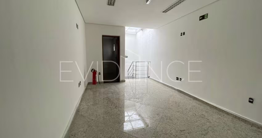 Prédio comercial para locação  no Tatuapé, Rua Tuiuti, 112 metros.