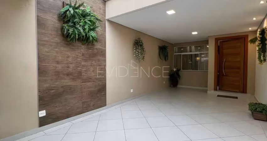 Casa à venda, 3 quartos 2 vagas, Travessa da R Itapeti - 171 metros