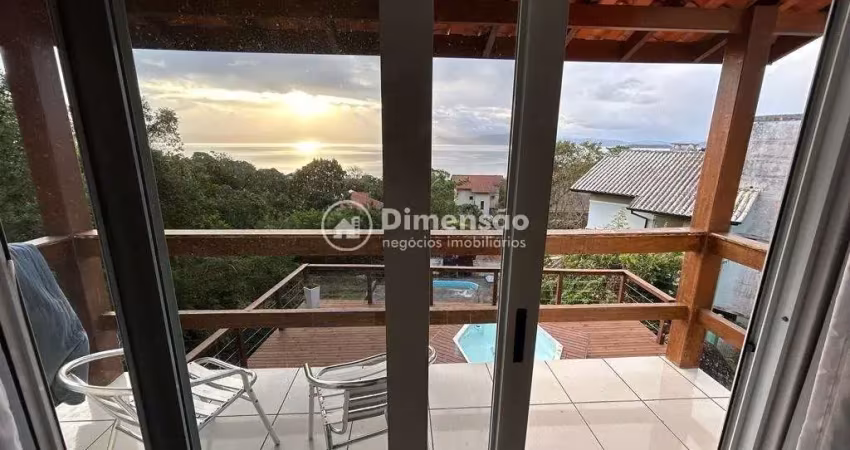 Casa à Venda 4 dormitórios ( Sendo 2 Suítes)- Bairro Cacupé