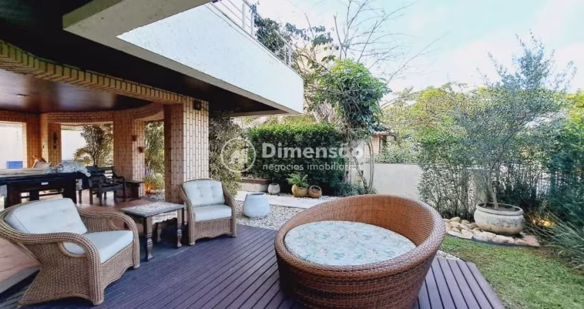 Casa alto padrão em Jurerê IN, 5 suítes, 4 vagas de garagem, suana, piscina...
