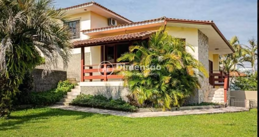 Casa à venda em Itaguaçu único donos com 260m área privativa