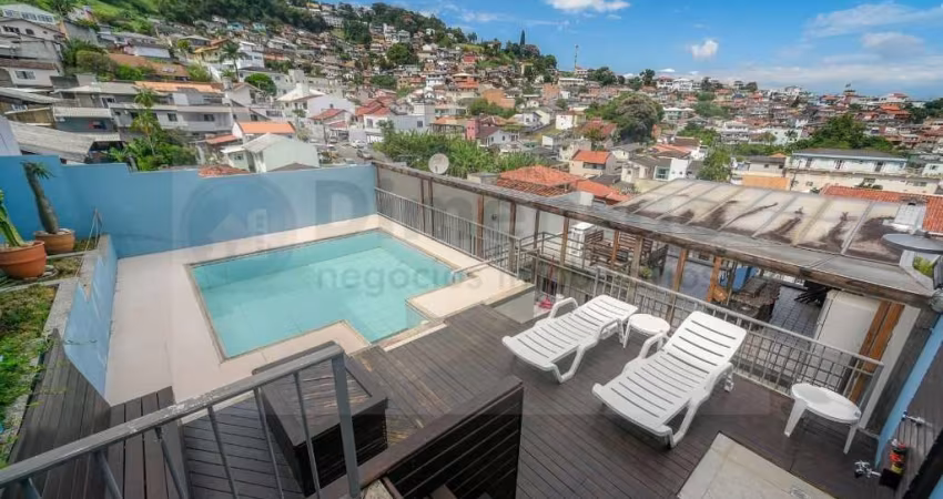 AGRONÔMICA - Casa à venda com 4 quartos (suíte), piscina em Florianópolis, SC