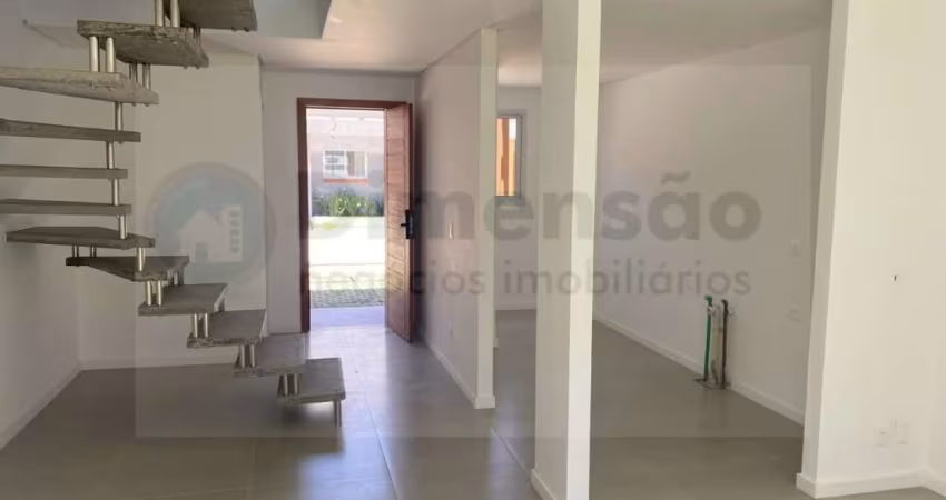 Casa de dois andares em condomínio fechado com 2 suíte e área de lazer completa